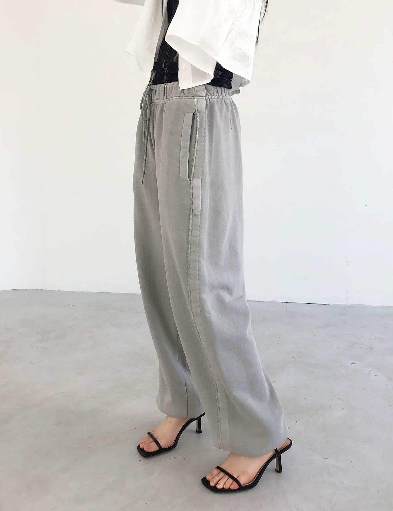 low-rise pigment jogger pants (gray)
