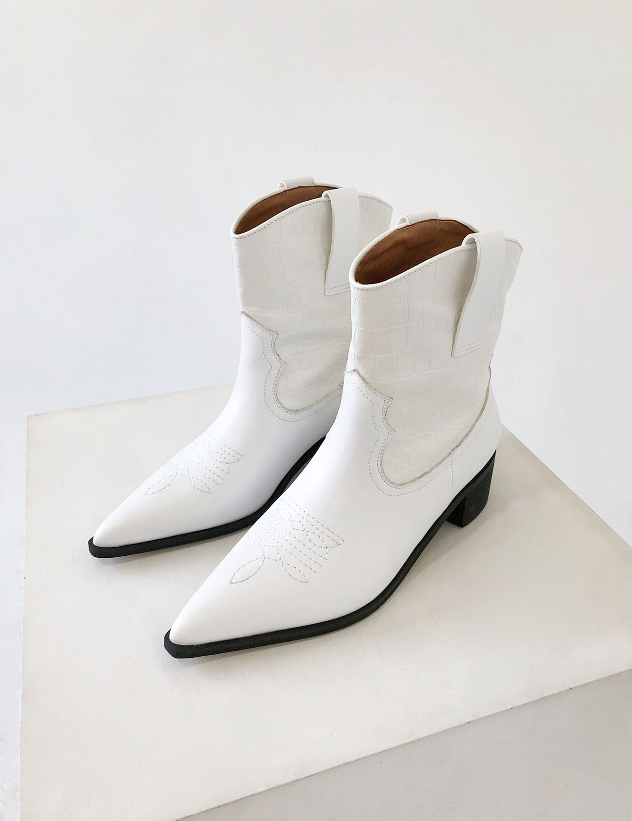 (best!) white western boots (230-250)